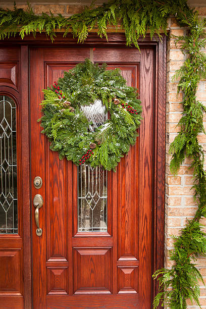 istock Green Holiday Christmas Wreath 459130381