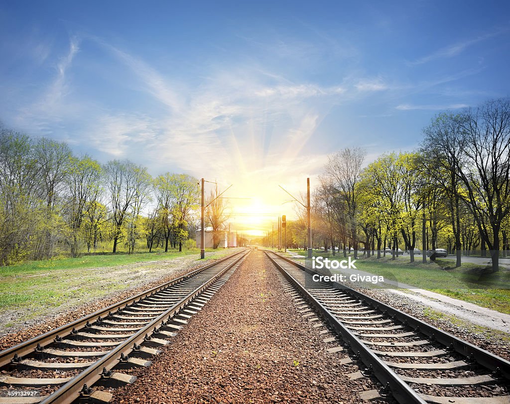 Железная дорога на рассвете - Стоковые фото Железнодорожный путь роялти-фри