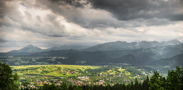 panorama do zakopane - poland mountain tatra mountains giewont - fotografias e filmes do acervo