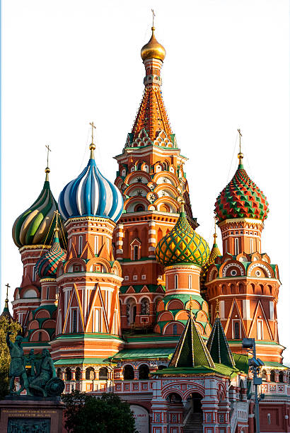 st basil catedral, moscou, isolado a branco - architecture brick cathedral christianity imagens e fotografias de stock