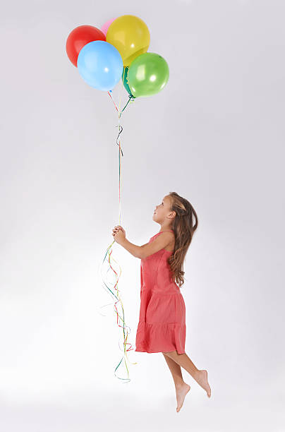 de flotter loin - balloon moving up child flying photos et images de collection