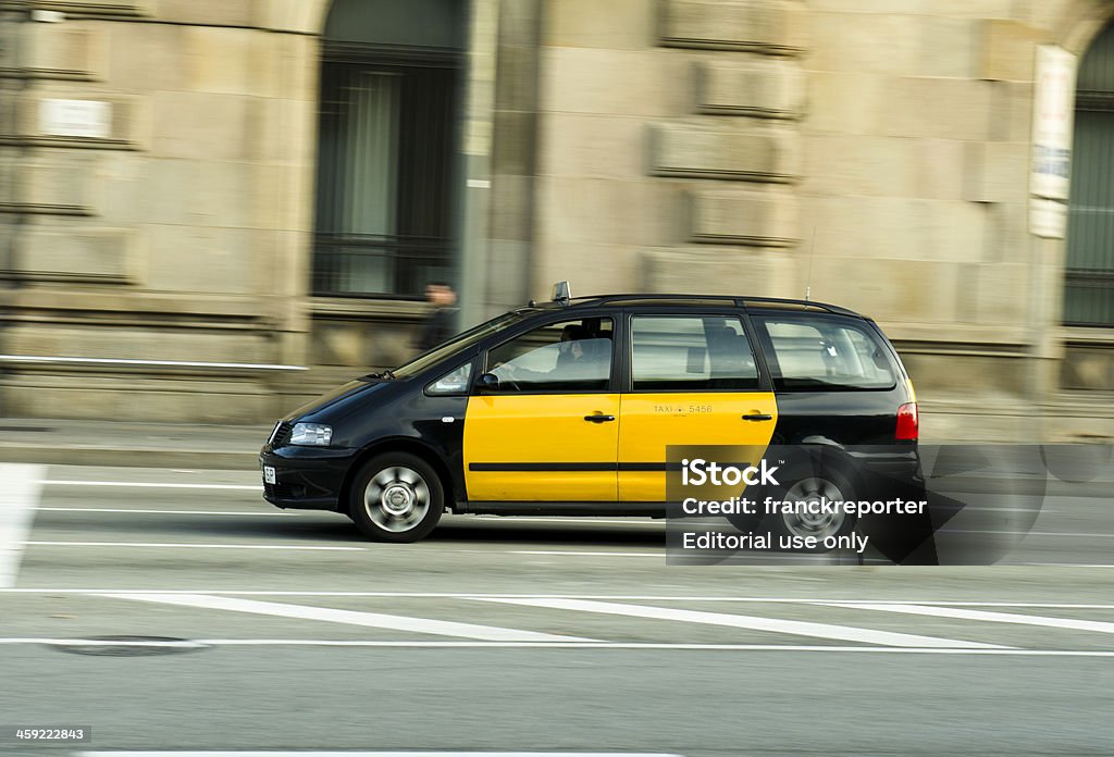 Barcelona taxi cab prędkości - Zbiór zdjęć royalty-free (Asfalt)