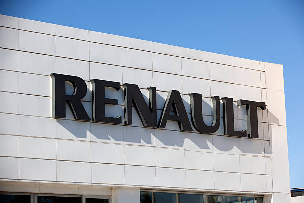 renault motors - car dealership editorial car horizontal stock-fotos und bilder