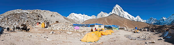 o evereste acampamento gorak shep montanha panorama himalaias nepal - kala pattar imagens e fotografias de stock