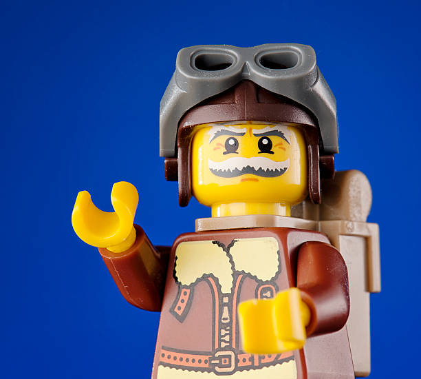 lego minifigures: пилотное исследование - lego toy close up characters стоковые фото и изображения