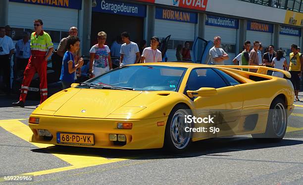 Lamborghini Diablo Pit Lane - zdjęcia stockowe i więcej obrazów Edytorski - Edytorski, Fotografika, Horyzontalny