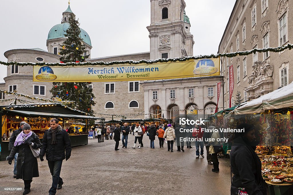 Willkommen bei der Weihnachtsmarkt in Salzburg - Lizenzfrei Baum Stock-Foto