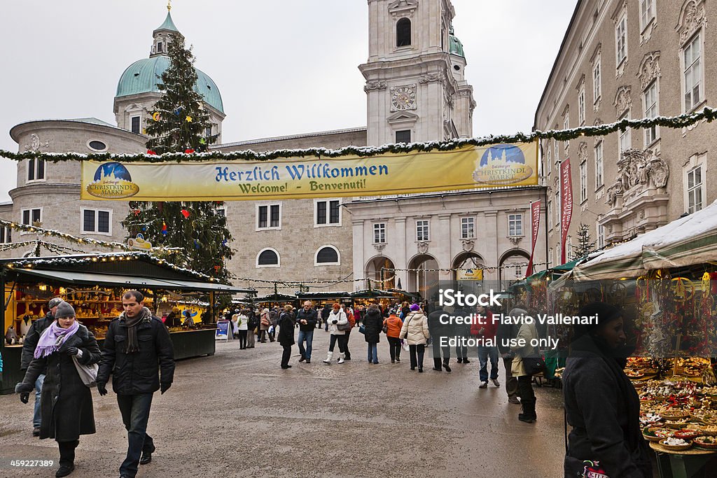 Bienvenida en el mercado navideño en Salzburgo - Foto de stock de Acontecimiento libre de derechos