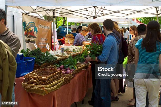 Amish Farmers Market Stock Photo - Download Image Now - Agriculture, Amish, Busy