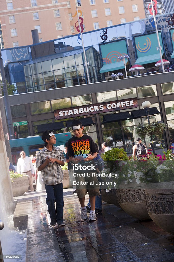 Jeune Seattle Protesters palestinienne et du café Starbucks - Photo de Starbucks libre de droits