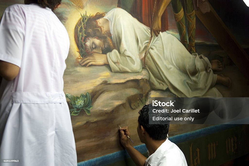 Ripristino pittura di Gesù alla Cattedrale di León - Foto stock royalty-free di America Centrale