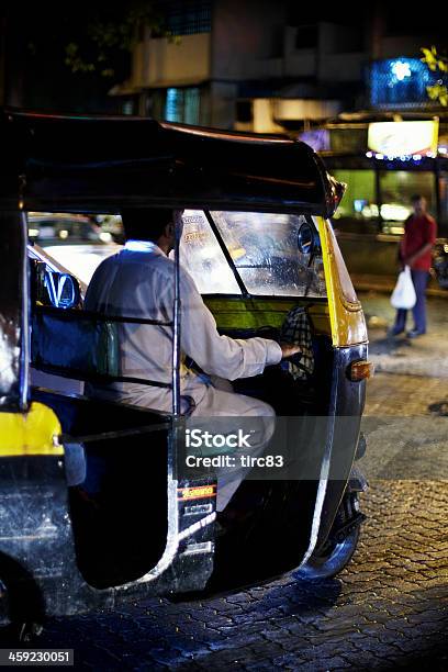 Photo libre de droit de Autorickshaw De Nuit À Mumbai banque d'images et plus d'images libres de droit de Nuit - Nuit, Touk-touk, Culture indienne d'Inde