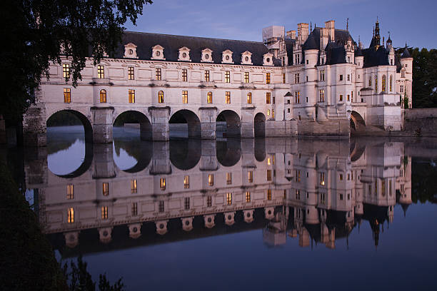 シャトー・chenonceau predawn 反射 - chateau de chenonceaux ストックフォトと画像