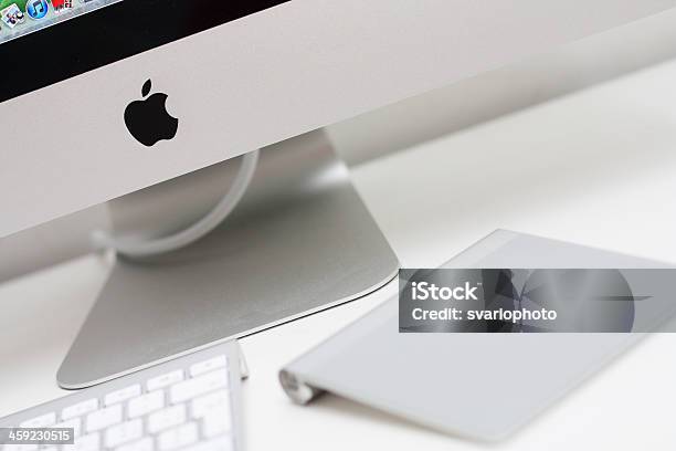 Apple Magic Trackpad Auf Eine Neue Imac 2011 Stockfoto und mehr Bilder von Konzepte - Konzepte, Overall, Technologie