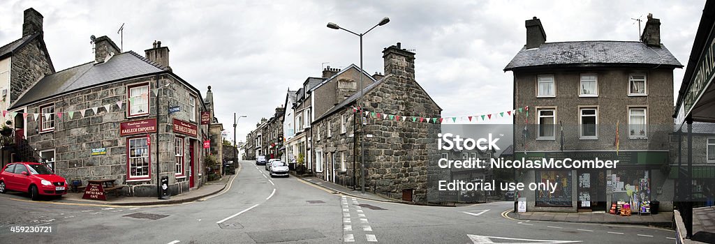 Stadt Harlech Panorama von Stryd Fawr - Lizenzfrei Städtische Straße Stock-Foto