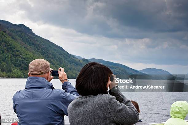 Lago Ness Turistas - Fotografias de stock e mais imagens de Lago Ness - Lago Ness, Turismo, Turista