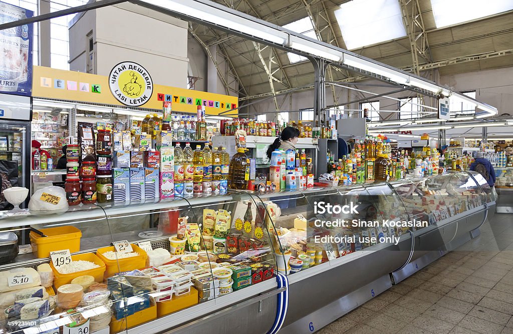 Käse-Verkäufer zentralen Markt in Riga, Lettland - Lizenzfrei Fischmarkt Stock-Foto