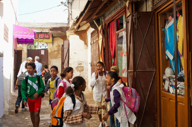 allegro bambini, fes, marocco - dar el makhzen foto e immagini stock