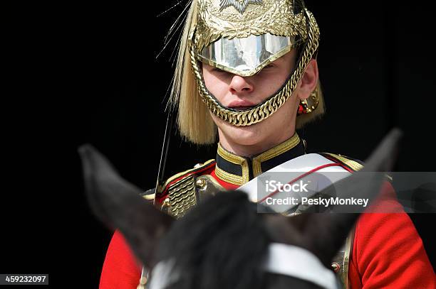 Montato Protezione Di Vita Di The Household Cavalry Mounted Regiment Closeup Di Londra - Fotografie stock e altre immagini di Adulto