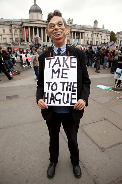 anti-guerra protester come tony blair - protest editorial people travel locations foto e immagini stock