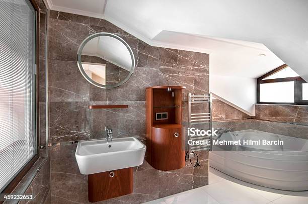 Bagno Di Lusso Interno Di Casa - Fotografie stock e altre immagini di Acciaio inossidabile - Acciaio inossidabile, Alla moda, Ambientazione interna