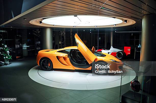 Mclaren Concessionario A Londra - Fotografie stock e altre immagini di Formula 1 - Formula 1, McLaren Automotive, Ambientazione interna