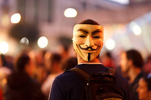 guy fawkes protester indossare una mascherina. - occupy movement foto e immagini stock