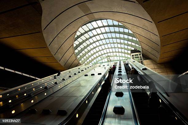 Futuristische Ubahnstation Canary Wharf London Stockfoto und mehr Bilder von Architektonische Säule - Architektonische Säule, Architektur, Bahnsteig