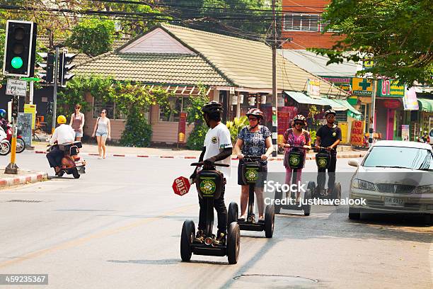 Катание На Скутере В Чиангмае — стоковые фотографии и другие картинки Segway - Segway, Автомобиль, Азия