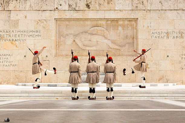 衛兵の交代式,アテネ,ギリシャ - tomb of the unknown soldier 写真 ストックフォトと画像