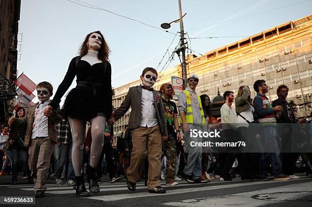 Zombie Dnia Pieszy Zmarły - zdjęcia stockowe i więcej obrazów Aktywny tryb życia - Aktywny tryb życia, Belgrad, Brzydota