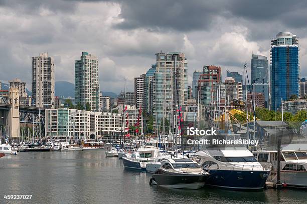 Foto de Nesse Sentido Sobre Apartamentos De Luxo e mais fotos de stock de Apartamento - Apartamento, Centro da cidade, False Creek