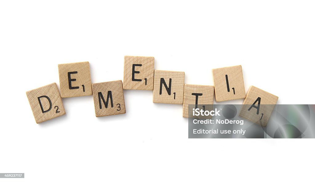 Demenza scritto in Lettere del gioco Scrabble - Foto stock royalty-free di Morbo di Alzheimer