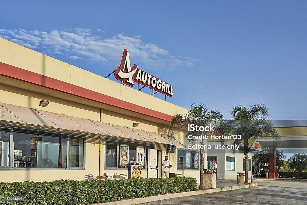 Autogrill restaurante y de compras en Sicilia - Foto de stock de Aire libre libre de derechos