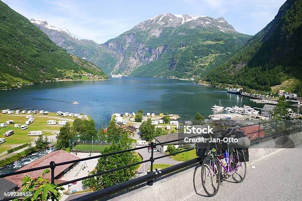 Radfahren In Geirangerfjord Stockfoto und mehr Bilder von Editorial - Editorial, Entspannung, Fahrrad