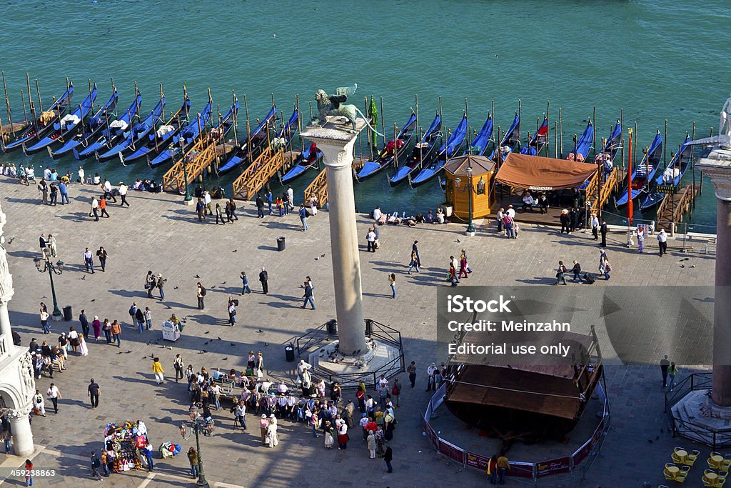 Gôndola wharft na Plaza de San marco - Foto de stock de Arranjar royalty-free