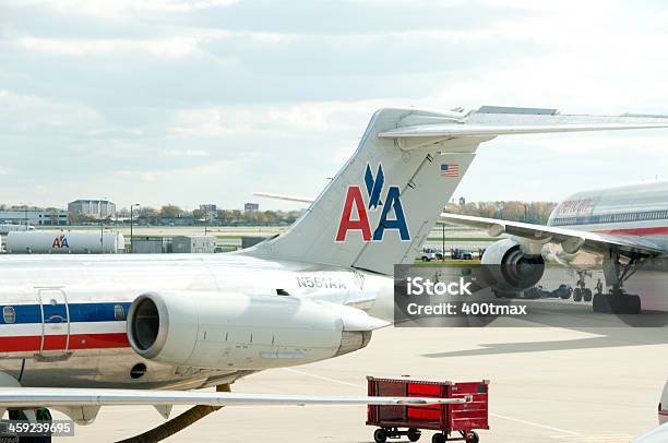 Foto de American Airlines Aviões e mais fotos de stock de Aeroporto - Aeroporto, American Airlines, Avião