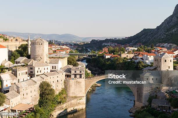 Ponte Velha De Mostar - Fotografias de stock e mais imagens de Antigo - Antigo, Ao Ar Livre, Arquitetura