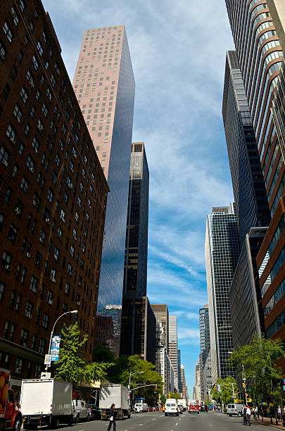 midtown manhattan wieżowce, ludzie & street scene, new york city - manhattan new york city urban scene midtown manhattan zdjęcia i obrazy z banku zdjęć