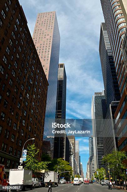 Foto de Arranhacéus De Manhattan Pessoas Cena De Rua Cidade De Nova York e mais fotos de stock de Alto - Descrição Geral