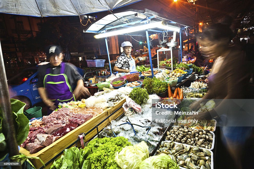 Personnes dans le marché de nuit de - Photo de Aliment libre de droits