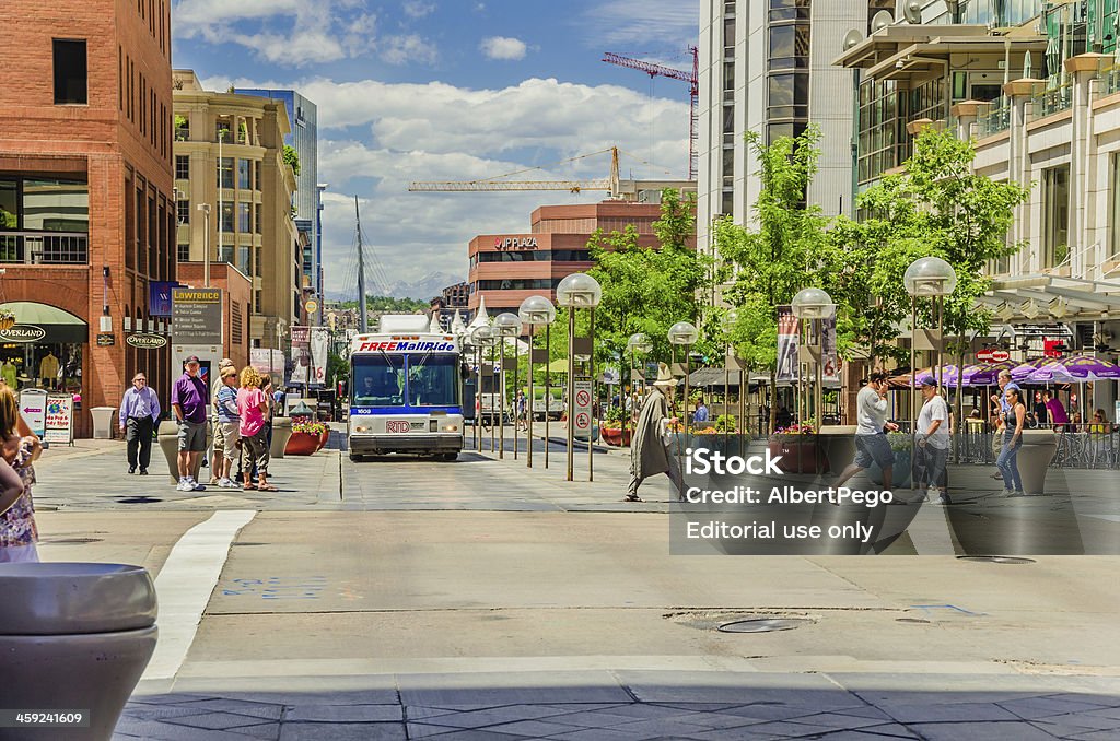 Prescinct peatones en el centro de la ciudad de Denver - Foto de stock de Denver libre de derechos