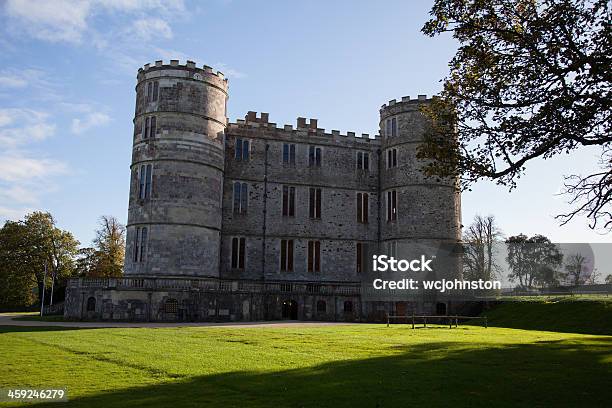 West Lulworth Castle Al Crepuscolo - Fotografie stock e altre immagini di Ambientazione esterna - Ambientazione esterna, Castello, Cittadina