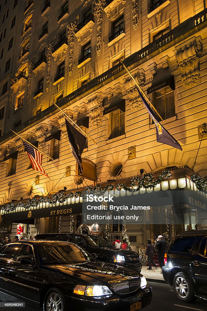 St. Regis de l'hôtel décoré pour les fêtes, Vertical - Photo de St. Regis Hotel libre de droits