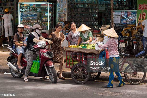 Mobile Blocco Di Frutta Saigon - Fotografie stock e altre immagini di Ambientazione esterna - Ambientazione esterna, Asia, Bicicletta