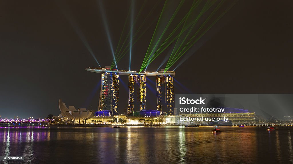 Лазерное шоу в Marina Bay Sands в Сингапуре - Стоковые фото Казино роялти-фри