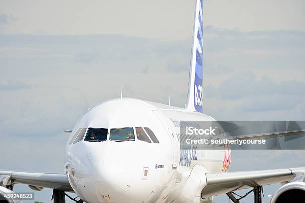 Airbus A320 A Ila Berlino Air Show 2012 - Fotografie stock e altre immagini di Airbus A320 - Airbus A320, Air Asia, Adulto