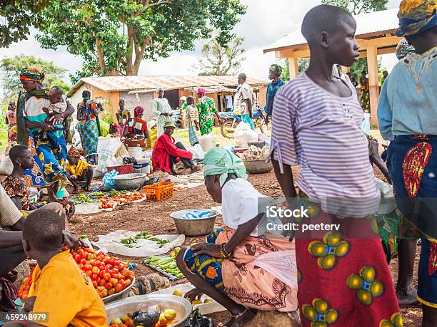 Африканский Рынок Сцены — стоковые фотографии и другие картинки Африка - Африка, Африканская этническая группа, Бенин