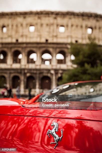 Foto de Ferrari 458 Italia E Do Coliseu Em Roma e mais fotos de stock de Ferrari - Ferrari, Carro esportivo, Roma - Itália