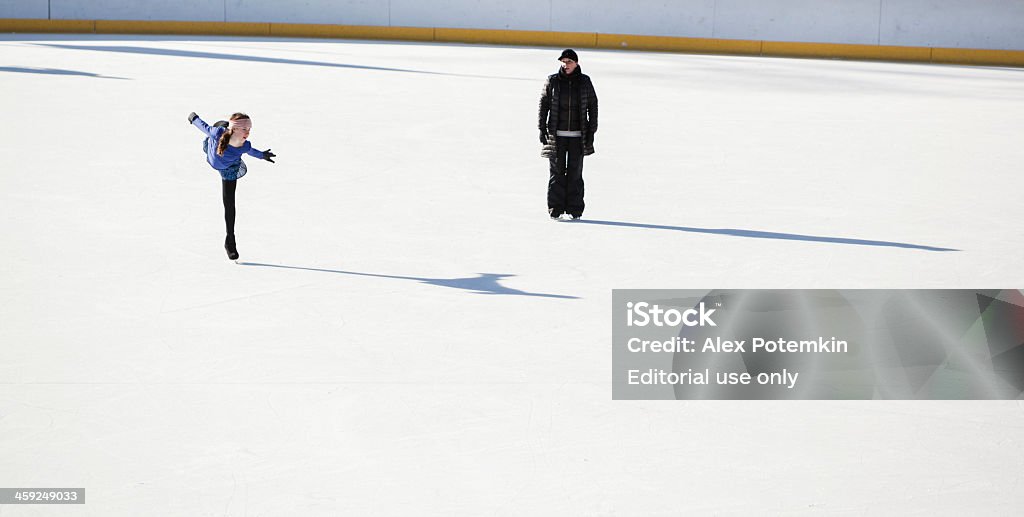 Pista de patinaje sobre hielo en el Central Park - Foto de stock de Patinaje sobre hielo libre de derechos